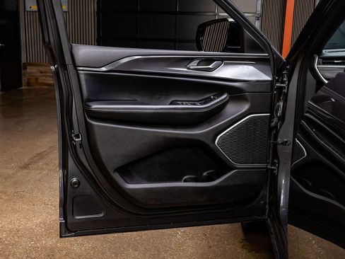 Used 2021 Jeep Grand Cherokee L Laredo AWD/4WD image 32