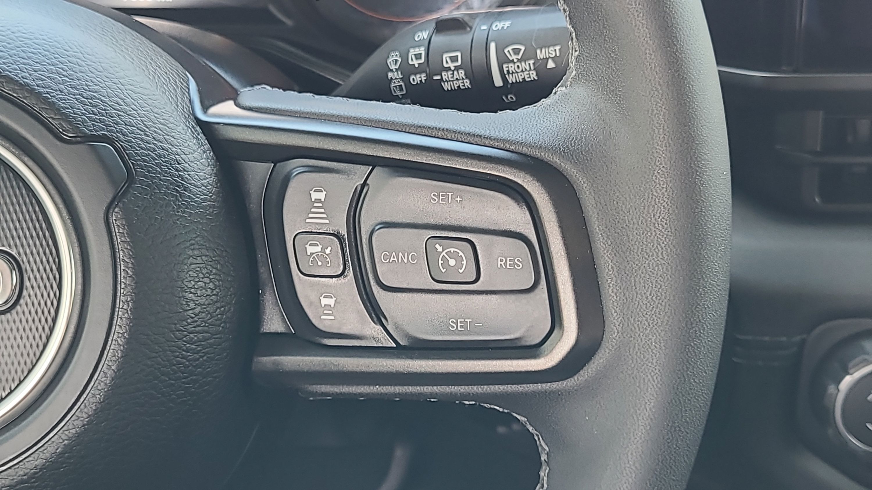Used 2025 Jeep Wrangler Unlimited Rubicon w/ Convenience Group AWD/4WD image 13