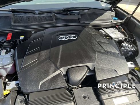 Used 2023 Audi Q8 Premium AWD/4WD image 32
