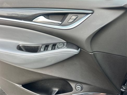 Used 2019 Buick Enclave Essence AWD/4WD image 28