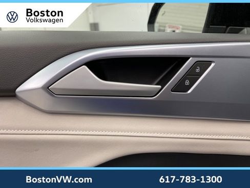 New 2026 Volkswagen Taos SE image 28