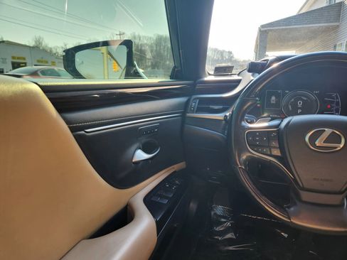 Used 2019 Lexus ES 300h image 32