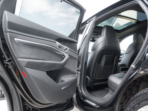 Certified 2022 Audi e-tron S Prestige w/ Prestige Package image 30