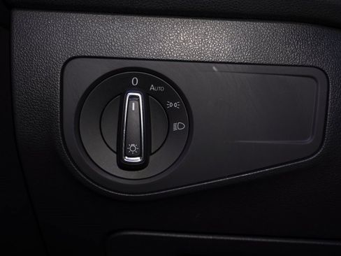 Used 2022 Volkswagen Tiguan SE image 15