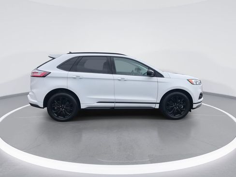 Used 2022 Ford Edge SE w/ Black Appearance Package image 9