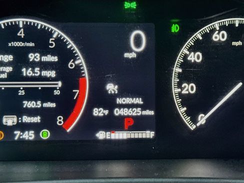 Used 2025 Honda Pilot Touring image 12