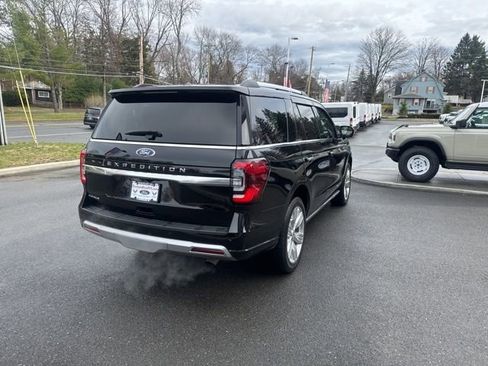 Used 2024 Ford Expedition Platinum AWD/4WD image 6
