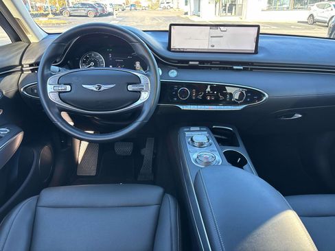 Used 2023 Genesis GV70 2.5T w/ Select Package image 10
