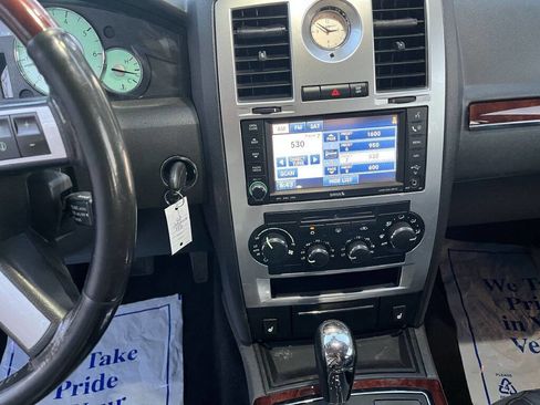 Used 2009 Chrysler 300 C w/ Luxury Group II AWD/4WD image 12