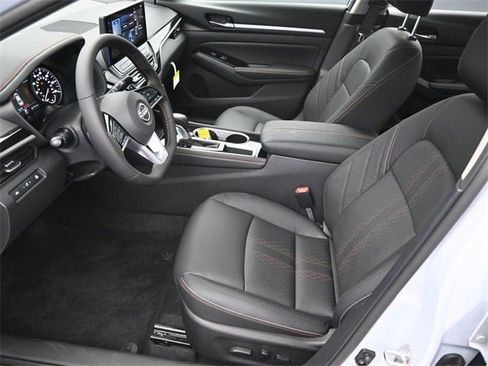 New 2025 Nissan Altima 2.5 SR image 9