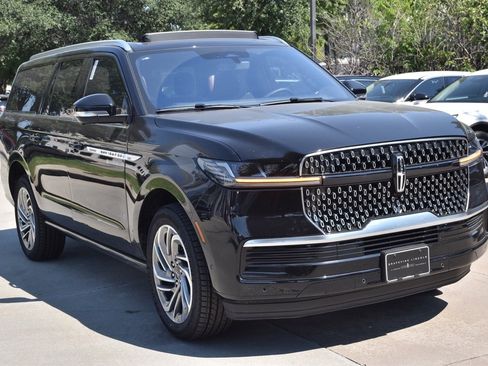 New 2025 Lincoln Navigator L Reserve image 3
