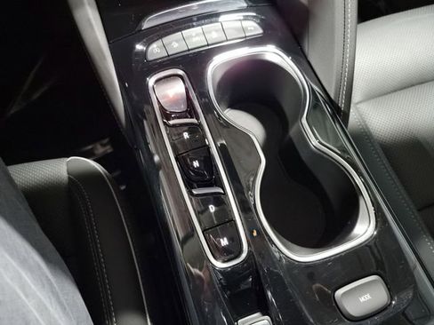 Used 2023 Buick Envision Essence AWD/4WD image 23