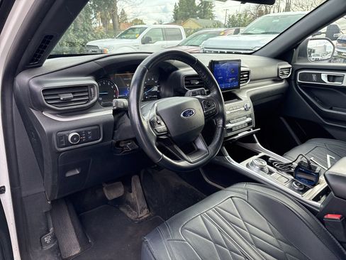 Used 2020 Ford Explorer XLT w/ Equipment Group 202A image 5