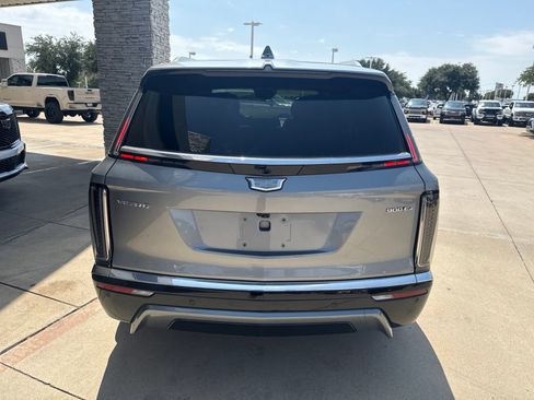 Used 2026 Cadillac Vistiq Luxury AWD/4WD image 4