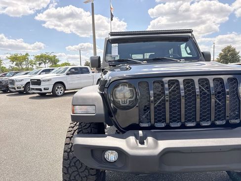 Used 2021 Jeep Gladiator Sport w/ Trailer Tow Package AWD/4WD image 9