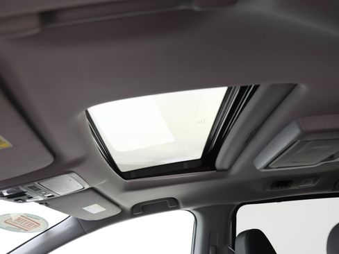 Used 2023 Honda Odyssey Touring image 9