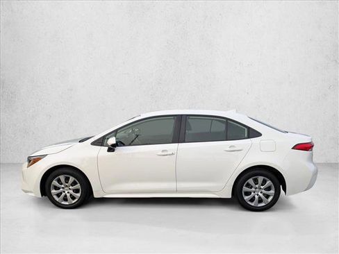Certified 2022 Toyota Corolla LE image 9