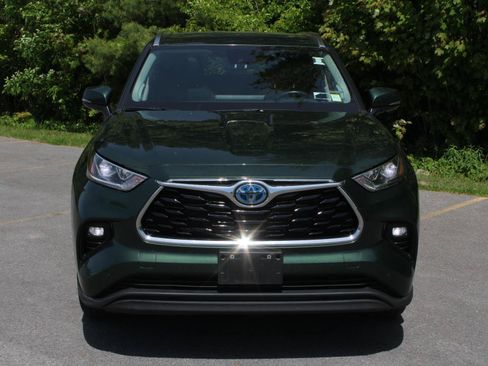 Used 2023 Toyota Highlander Limited AWD/4WD image 2