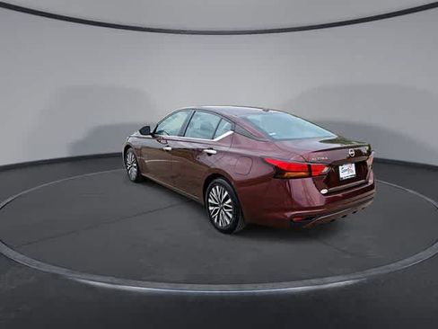 Used 2024 Nissan Altima 2.5 SV FWD image 6