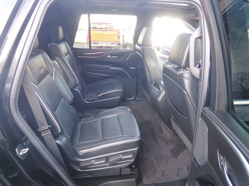 Used 2022 Cadillac Escalade Premium Luxury image 39