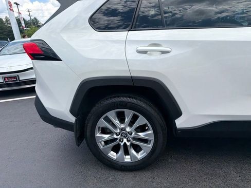 Used 2022 Toyota RAV4 XLE Premium AWD/4WD image 4