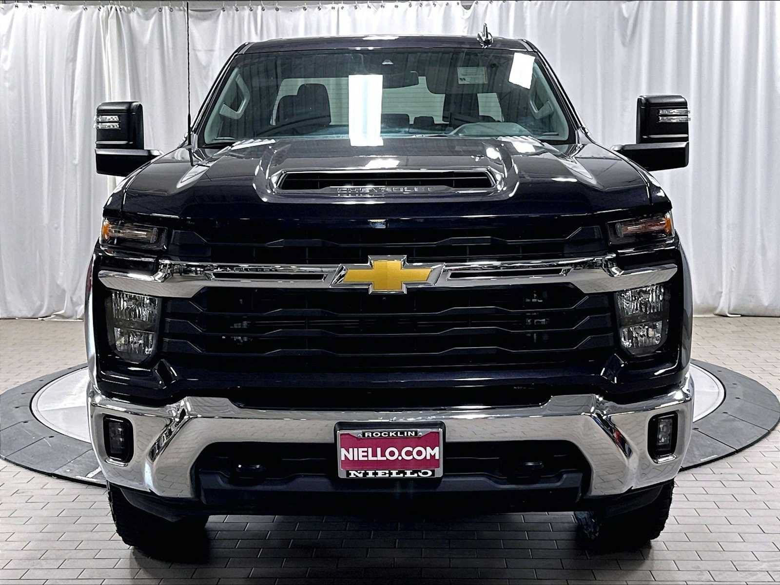 Used 2024 Chevrolet Silverado 2500 LT AWD/4WD image 12