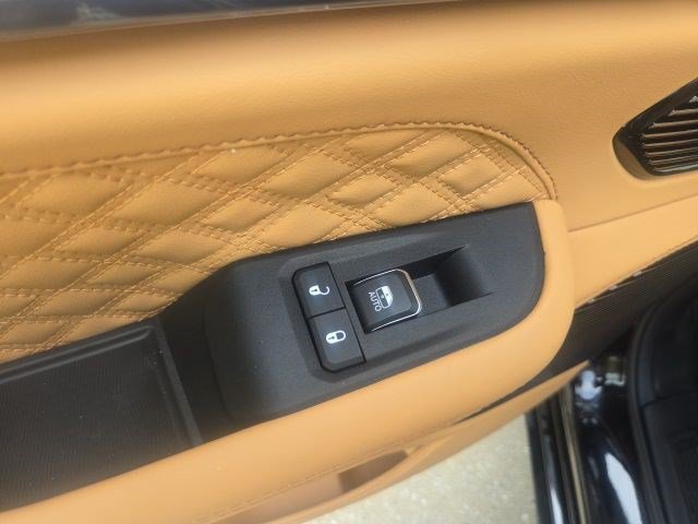 New 2027 Jeep Grand Cherokee Summit w/ MOPAR Finishing Package AWD/4WD image 17