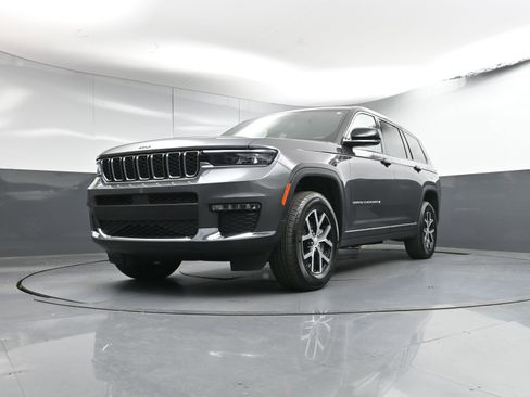 Used 2024 Jeep Grand Cherokee L Limited image 29