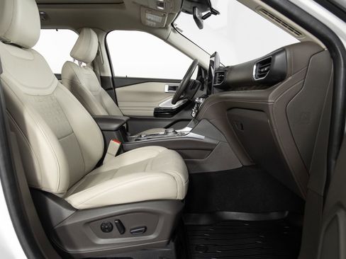 Used 2021 Ford Explorer Platinum w/ Equipment Group 601A image 28