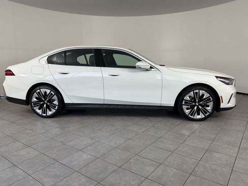 Used 2026 BMW 530i RWD image 8