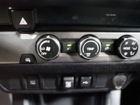 Used 2020 Toyota Tacoma SR5 RWD image 23