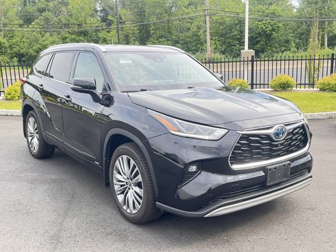 Used 2021 Toyota Highlander Platinum AWD/4WD image 2