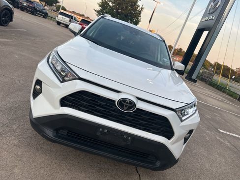 Used 2021 Toyota RAV4 XLE w/ Convenience Package FWD image 2