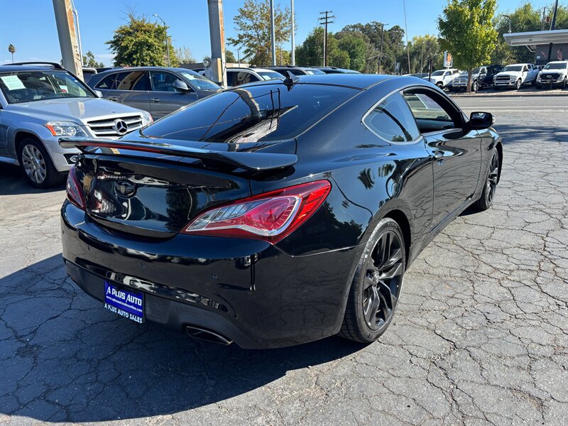 Used 2015 Hyundai Genesis 3.8 RWD image 3