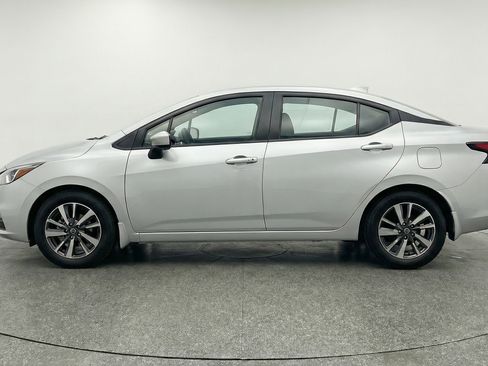 Used 2025 Nissan Versa SV image 5
