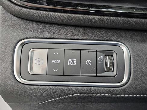 Used 2025 Buick Enclave Sport Touring w/ Super Cruise Package FWD image 39
