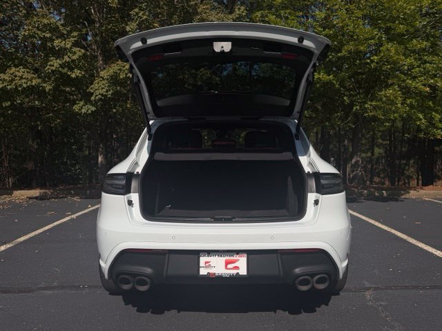 Used 2023 Porsche Macan AWD/4WD image 17