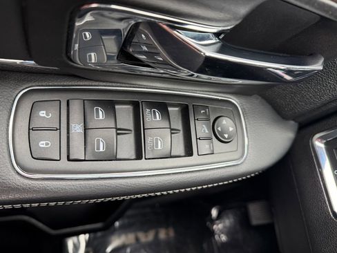 Used 2015 RAM 1500 Laramie w/ Convenience Group image 13