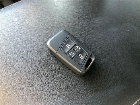 Used 2023 Volkswagen Atlas Cross Sport SE w/ Panoramic Sunroof Package FWD image 15