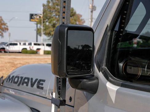 Used 2023 Jeep Gladiator Mojave AWD/4WD image 43