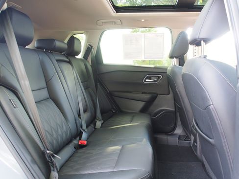 Used 2024 Nissan Rogue Platinum FWD image 14