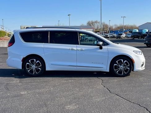 Used 2023 Chrysler Pacifica Pinnacle FWD image 52