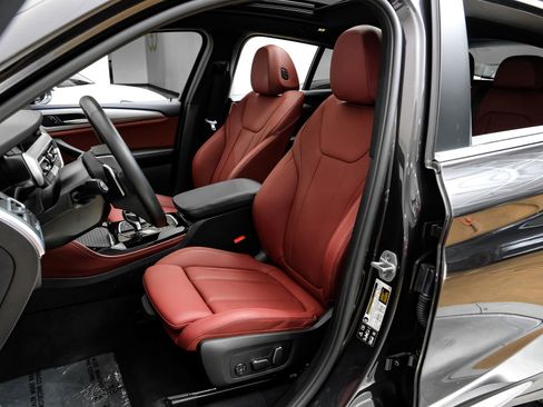 Used 2025 BMW X4 xDrive30i image 34