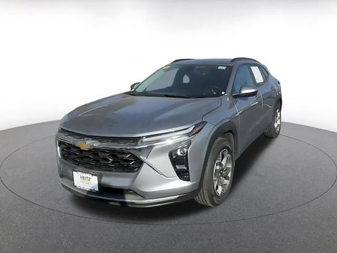 Used 2025 Chevrolet Trax LT w/ LT Convenience Package FWD image 7
