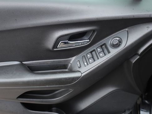 Used 2021 Chevrolet Trax LS w/ Tint and Cruise Package image 23