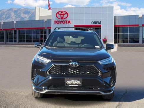 Used 2025 Toyota RAV4 SE image 2