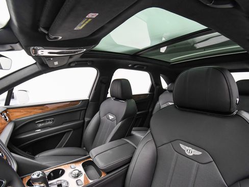 New 2025 Bentley Bentayga image 47