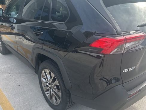 Used 2021 Toyota RAV4 XLE Premium FWD image 6