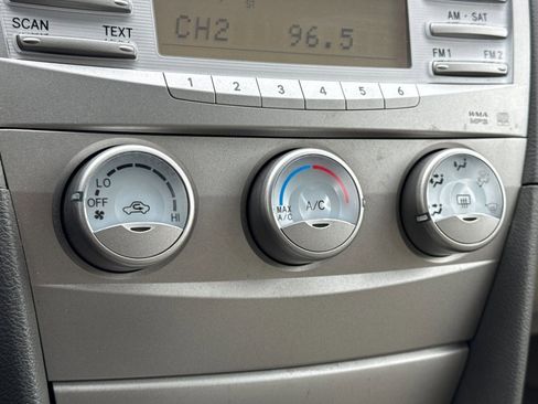 Used 2011 Toyota Camry LE image 20