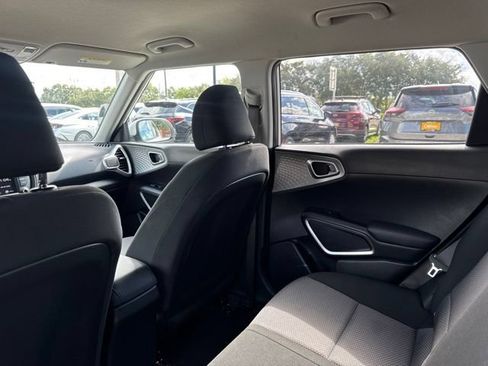 Used 2025 Kia Soul LX w/ LX Technology Package FWD image 21